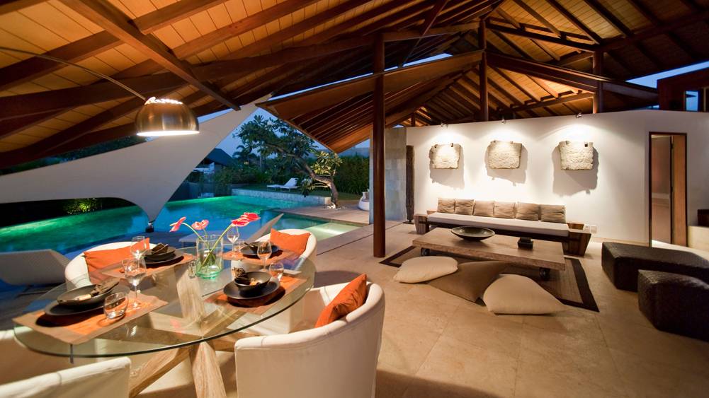 The Layar - Living and dining at night